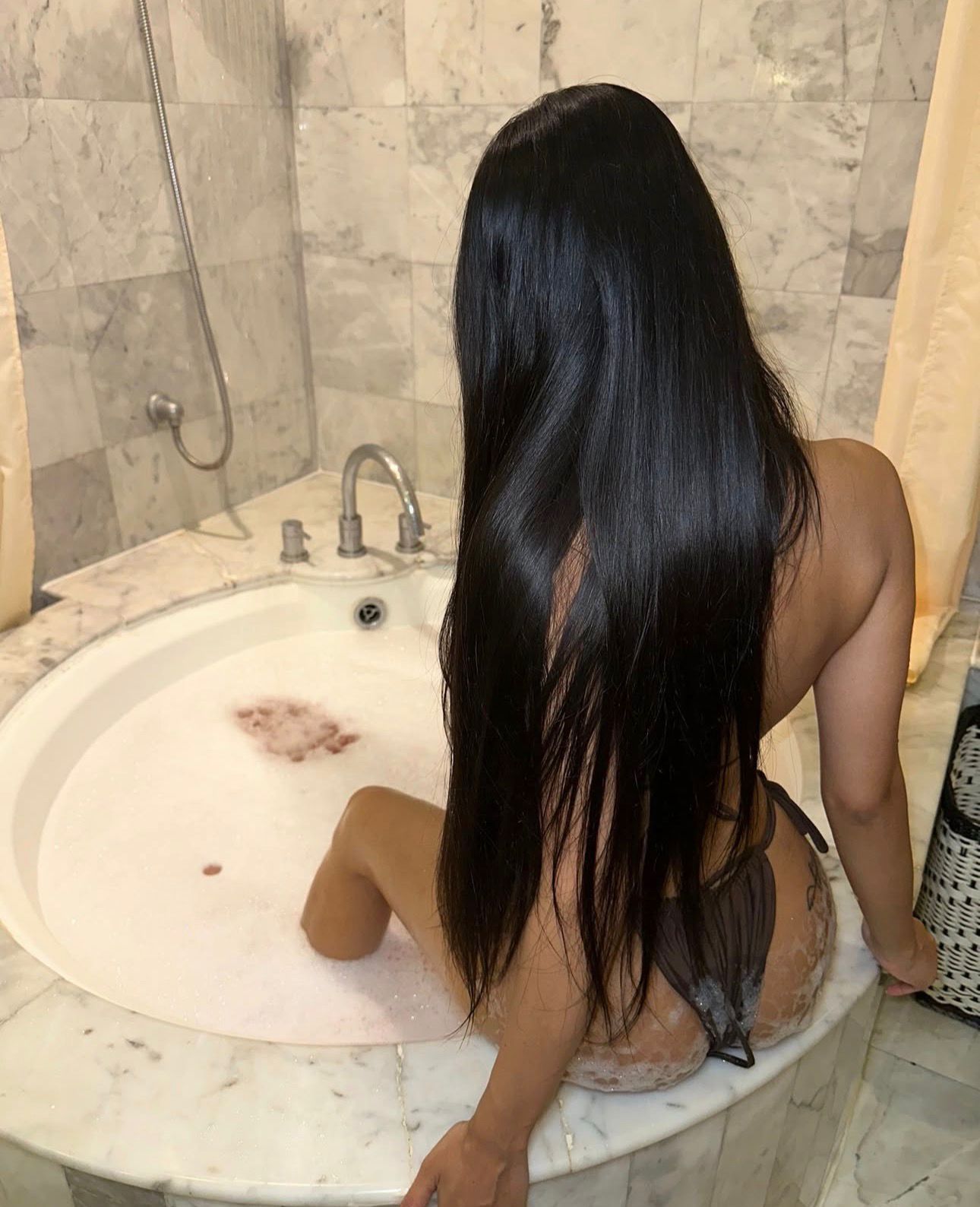 Escort - VIOLETA - Ibiza Tops